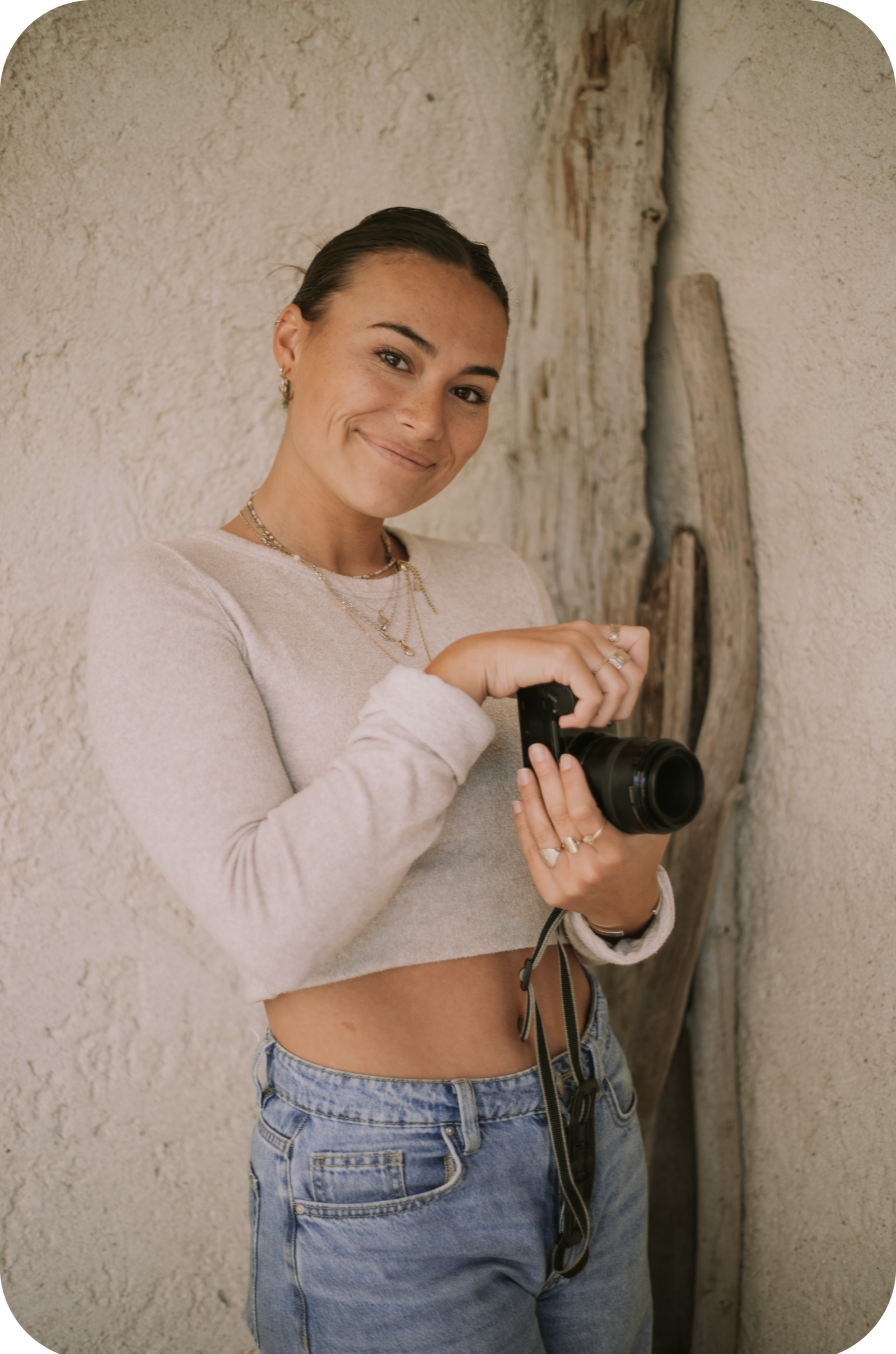 Portrait de Nolwenn Biannic, photographe de grossesse, naissance et paternité en Provence.