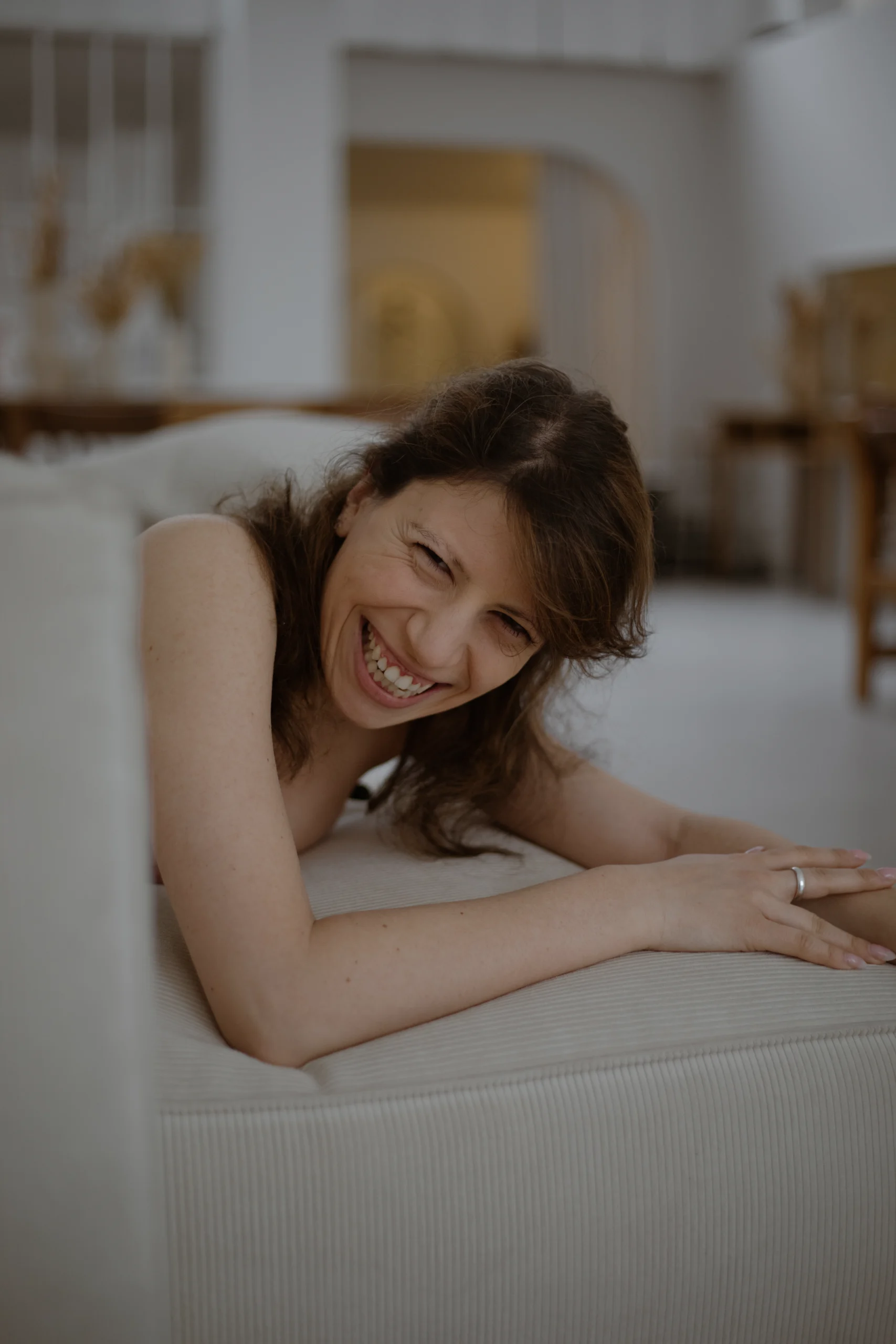 Une jeune femme choisi de faire une séance photo après un burn out, pour se reconnecter à elle même.