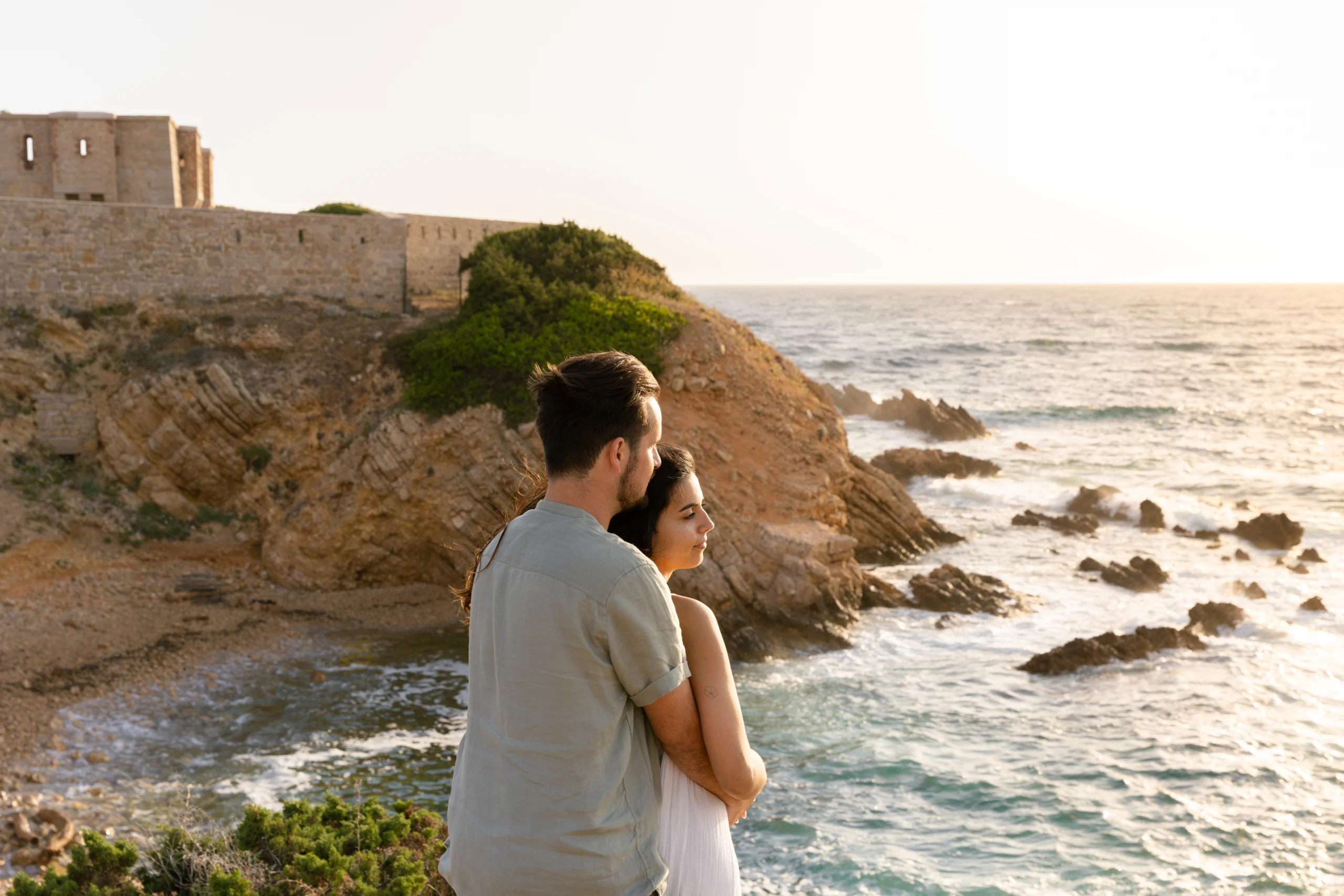 Une séance engagement à Sanary-sur-mer sur la Côte d'Azur. Un moment pour capturer votre amour avant votre mariage.